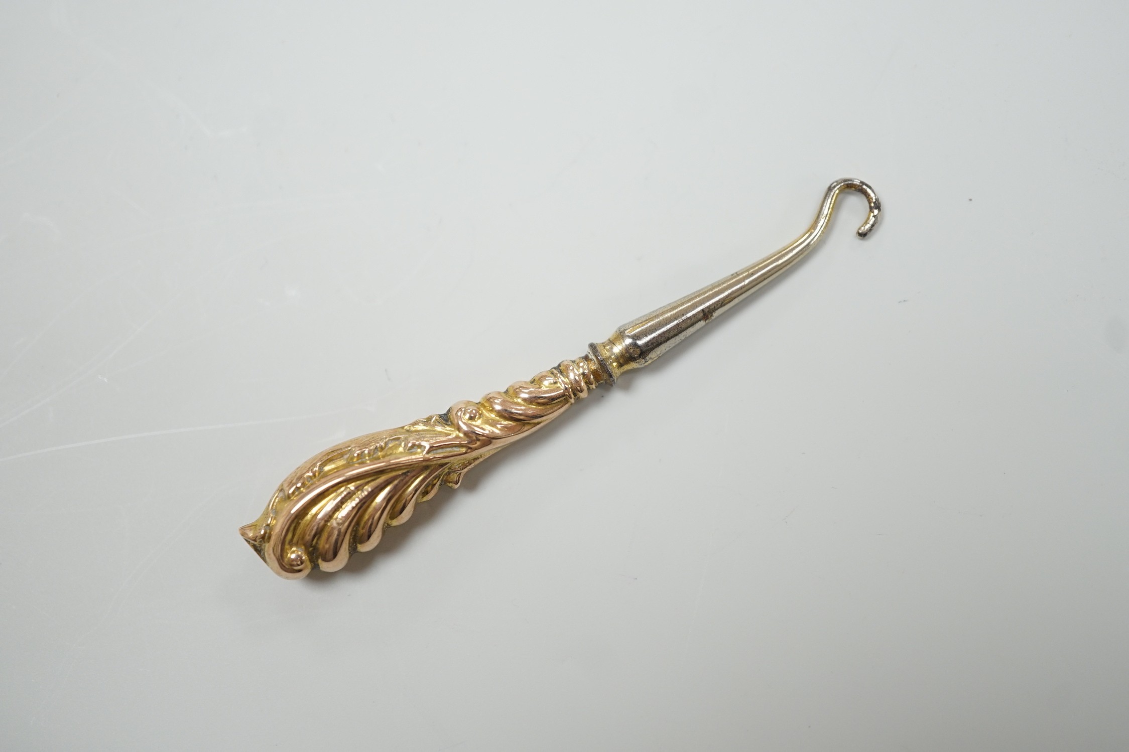 A late Victorian gold handled steel button hook, Birmingham, 1899, 69mm